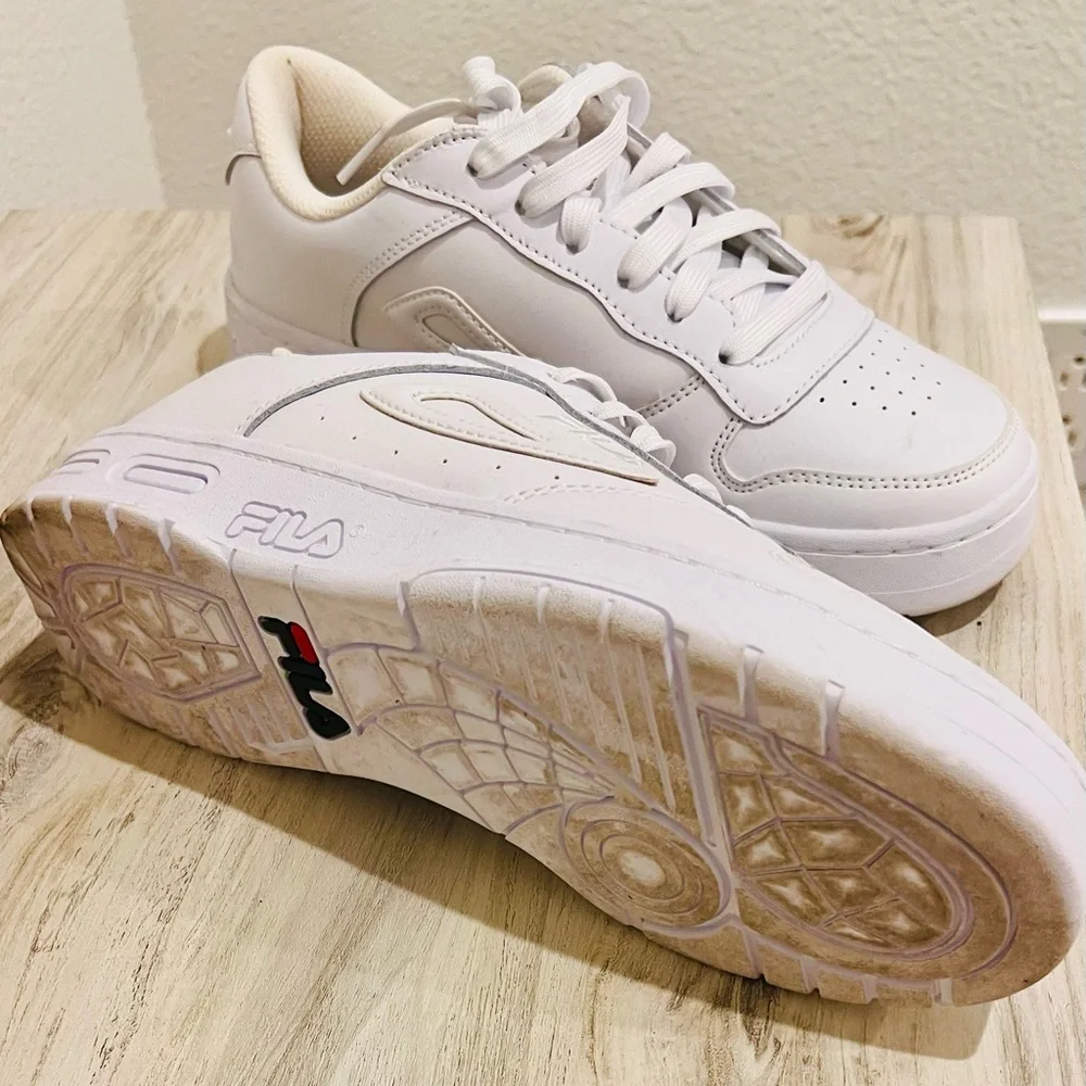 FILA White Classic Sneakers – Women’s 8.5 - Picture 3 of 4